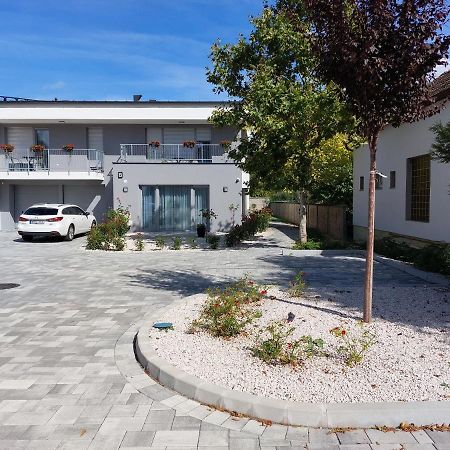 Linden Apartman 001 - Adults Only Мошонмадьяровар Экстерьер фото